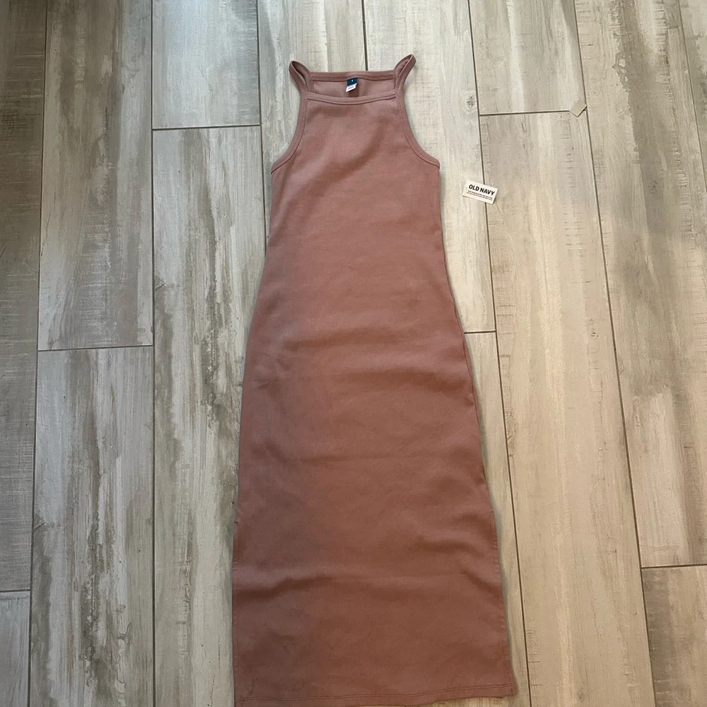 Chic Sleeveless Dusty Pink Midi Dress - Picture 4 of 5